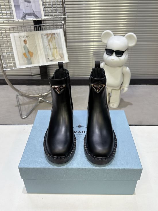Prada Thick Sole Retro Leather Martin Boots Elastic Sides