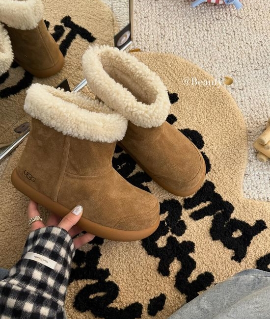UGG Cloud-Like Shearling Boots with Vintage Double-Buckle