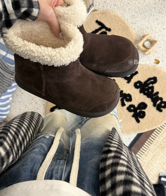 UGG Cloud-Like Shearling Boots with Vintage Double-Buckle