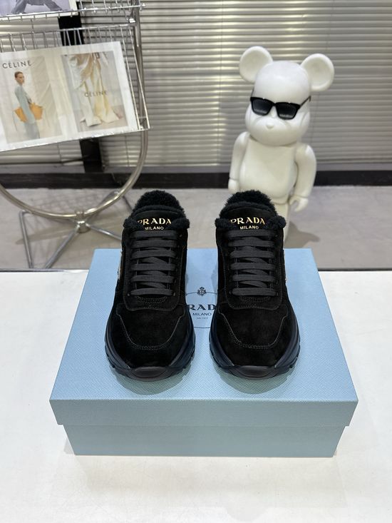 Prada Versatile Comfortable Flat Shoes With Non-slip Dual-color Sole