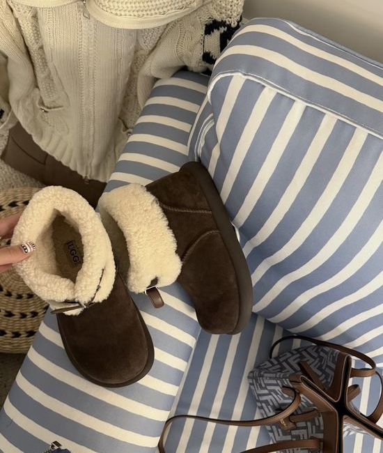 UGG Cloud-Like Shearling Boots with Vintage Double-Buckle