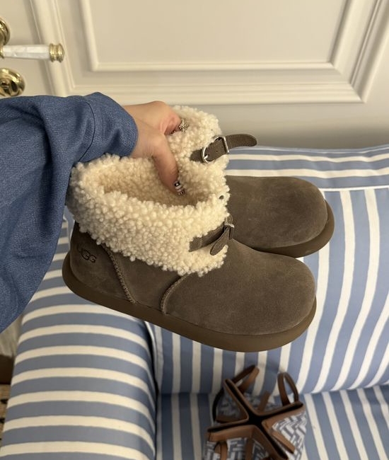 UGG Cloud-Like Shearling Boots with Vintage Double-Buckle