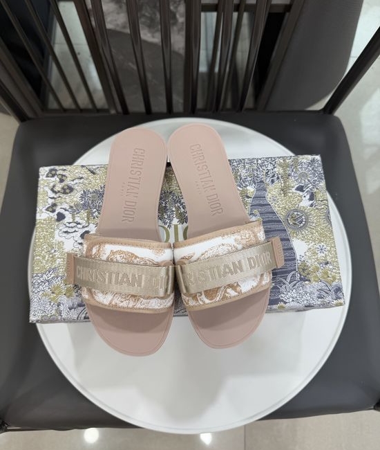 Christian Dior CD Embroidered Tiger Pattern Hook Loop Beach Slides