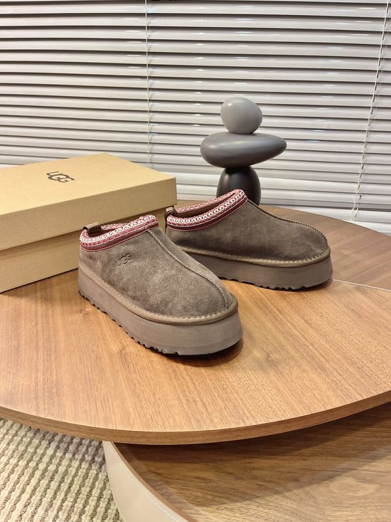 UGG Fuzzy Lined Slip On Platform Casual Comfort Boots