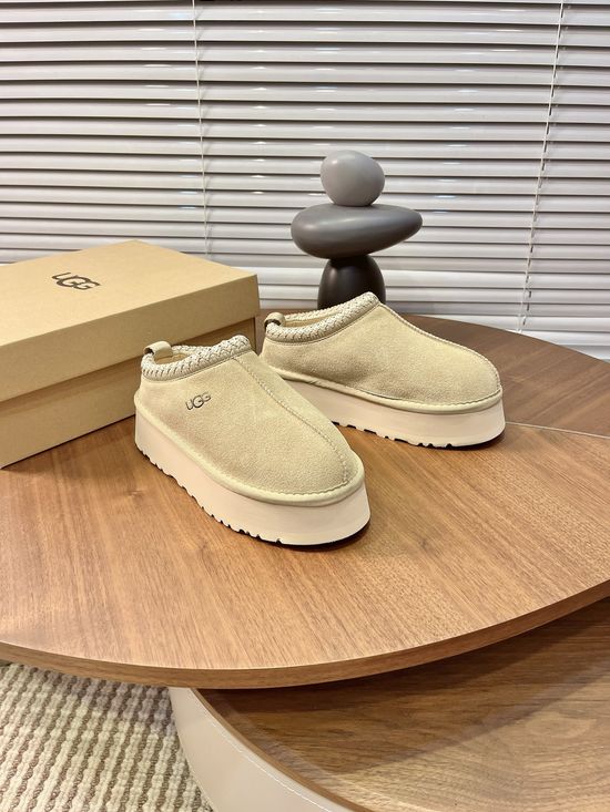 UGG Fuzzy Lined Slip On Platform Casual Comfort Boots