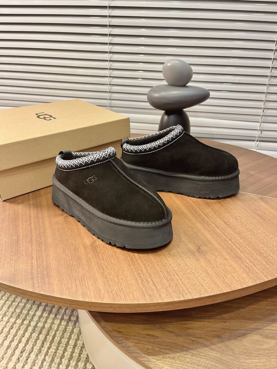 UGG Fuzzy Lined Slip On Platform Casual Comfort Boots
