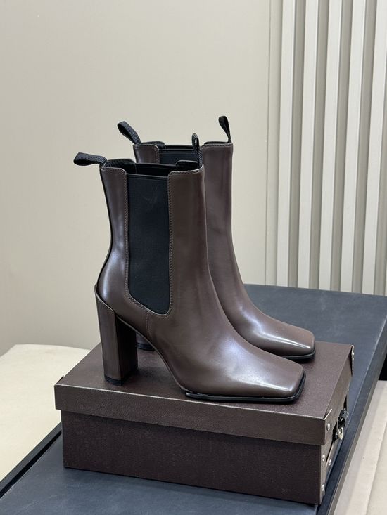 Alaia Elegant Square Toe Leather Short Boots