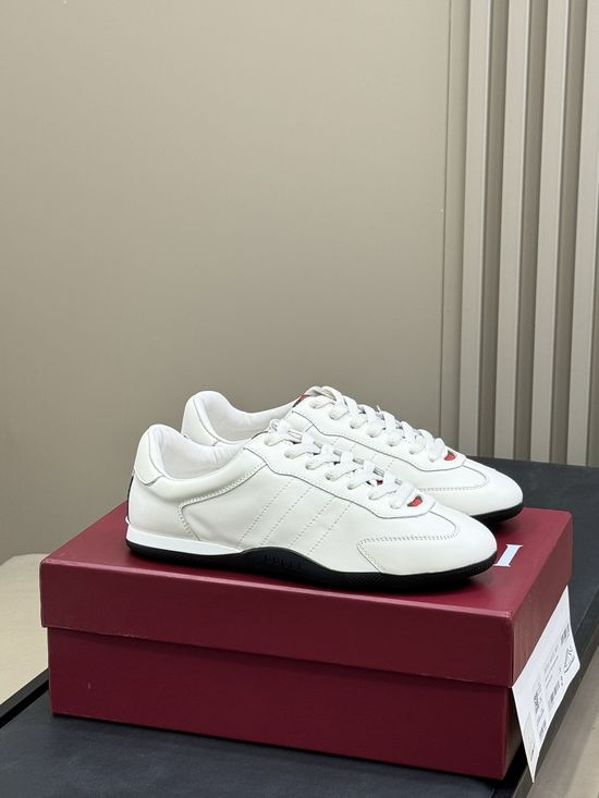 Gucci Lightweight Striped Detail Leather Sneakers