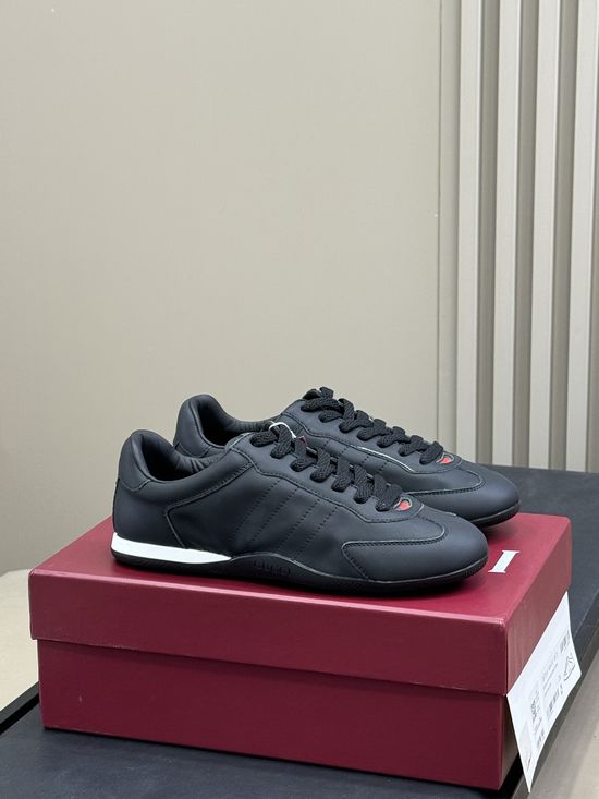 Gucci Lightweight Striped Detail Leather Sneakers