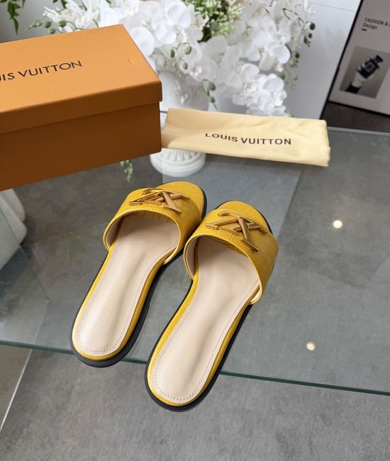 Louis Vuitton LV Classic Casual Slip On Slippers Durable Daily Footwear