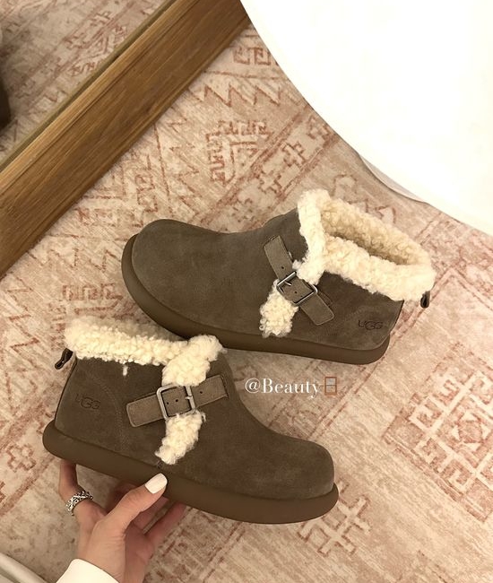 UGG Cloud-Like Shearling Boots with Vintage Double-Buckle