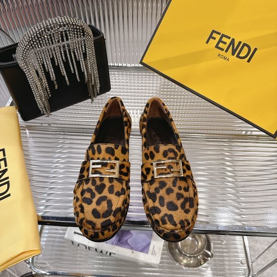 Fendi Classic Buckle Decor Pointed Toe Casual Pumps