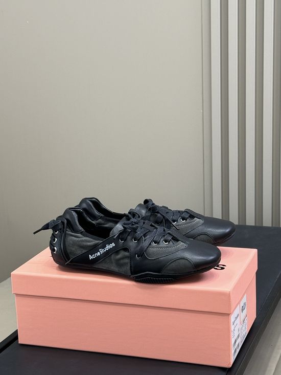 Christian Dior Charming Ballet Flats with Delicate Details