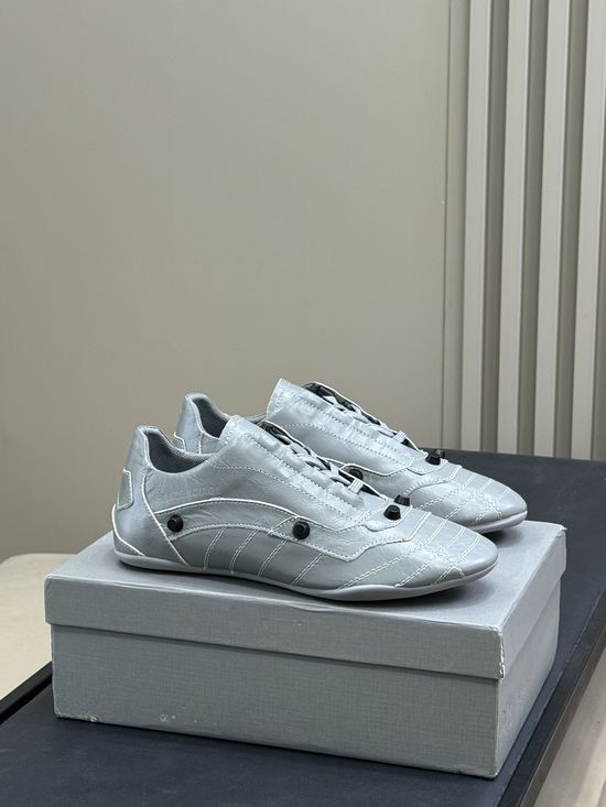 Balenciaga Classic Low-top Casual Sneakers With Rivet Details