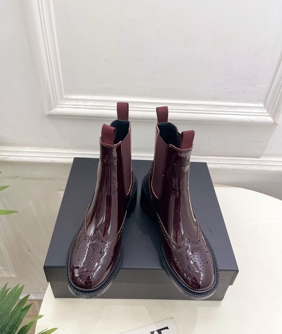 Yves Saint Laurent YSL Patent Leather Chelsea Boots Classic Retro Comfortable Sole