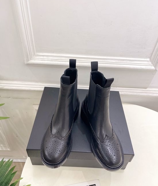 Yves Saint Laurent YSL Patent Leather Chelsea Boots Classic Retro Comfortable Sole