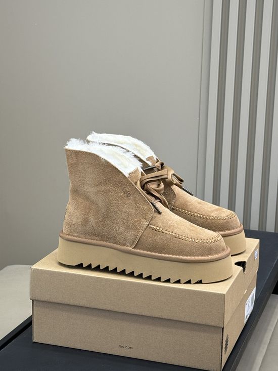 UGG Shearling Lined Platform Shoes Leg Slimming Comfortable