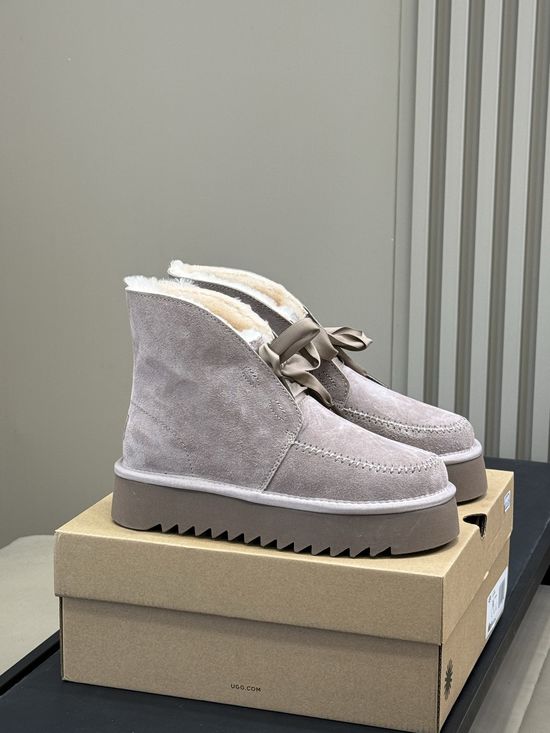 UGG Shearling Lined Platform Shoes Leg Slimming Comfortable