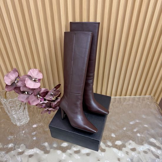 Yves Saint Laurent Elegant Side Zip Ankle Boots with Curved Design
