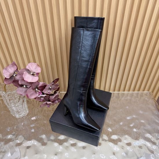 Yves Saint Laurent Elegant Side Zip Ankle Boots with Curved Design