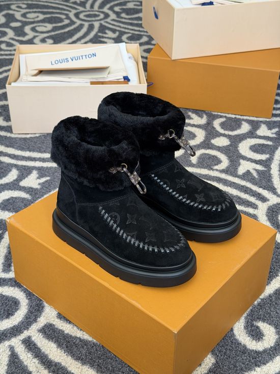 Louis Vuitton Suede Embossed Pattern Fur Lined Warm Snow Boots
