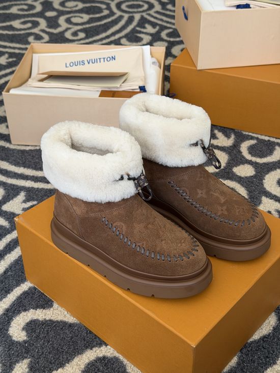 Louis Vuitton Suede Embossed Pattern Fur Lined Warm Snow Boots