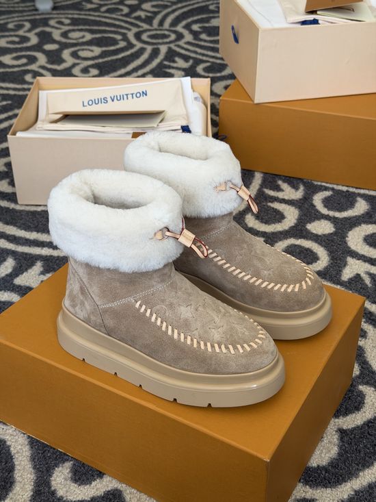 Louis Vuitton Suede Embossed Pattern Fur Lined Warm Snow Boots