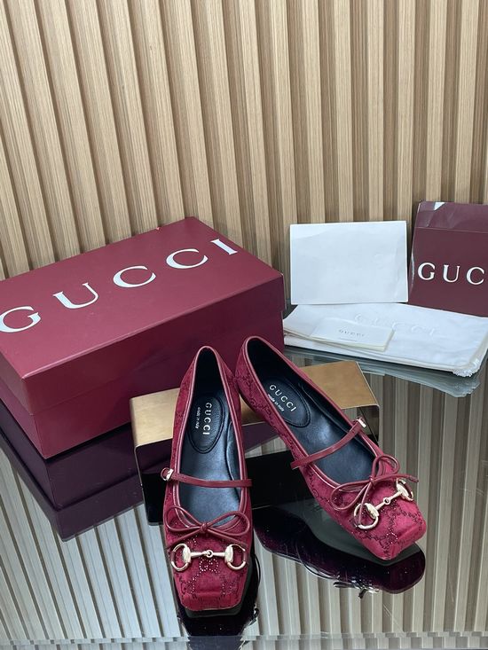 Gucci Crystal Embellished Velvet Horsebit Ballet Flats