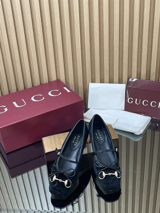 Gucci Crystal Embellished Velvet Horsebit Ballet Flats