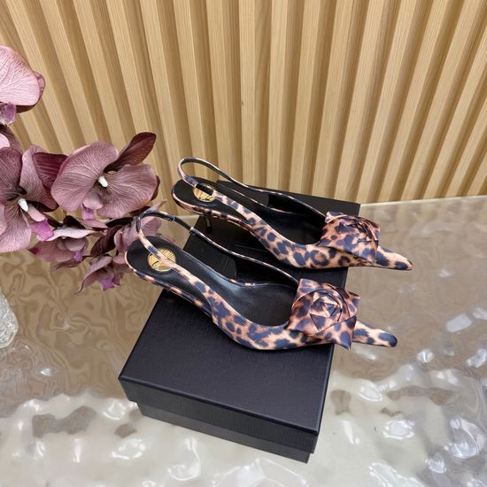 Yves Saint Laurent Elegant Lace-Tip High Heels with Metal Chain