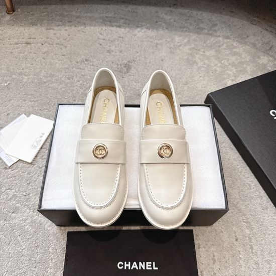 Chanel Classic Leather Loafers Elegant Versatile Comfortable Premium Quality