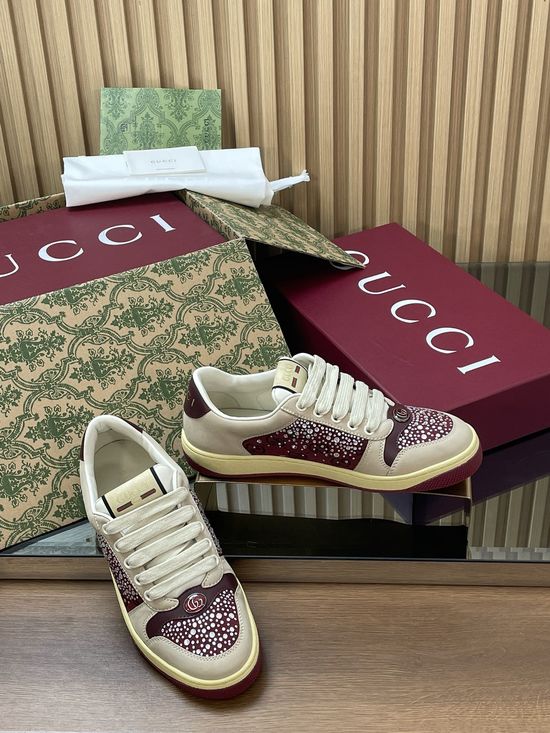 Gucci Vintage Canvas Casual Sneakers With Decorative Embellishments