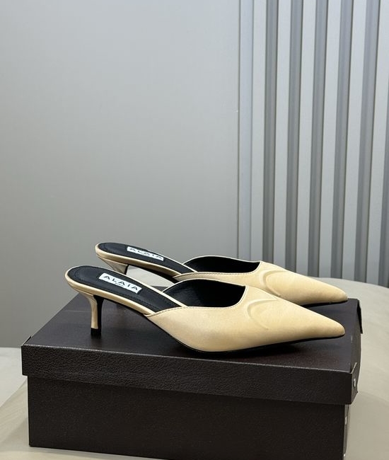 Alaia Pointed Toe Transparent Heels With Heart Decor Sheepskin Lining