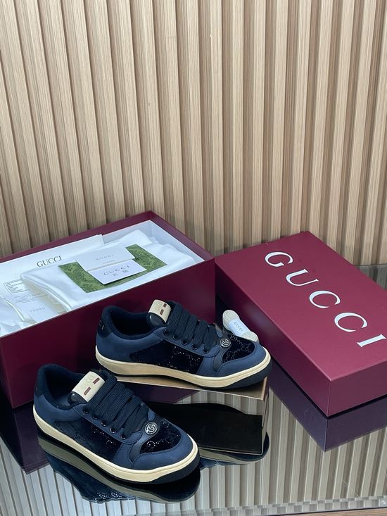 Gucci Vintage Canvas Casual Sneakers With Decorative Embellishments