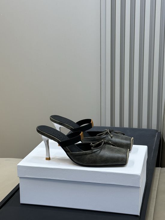 Maison Margiela Square Toe Bow Decor Mule Flats Elegant Versatile Footwear