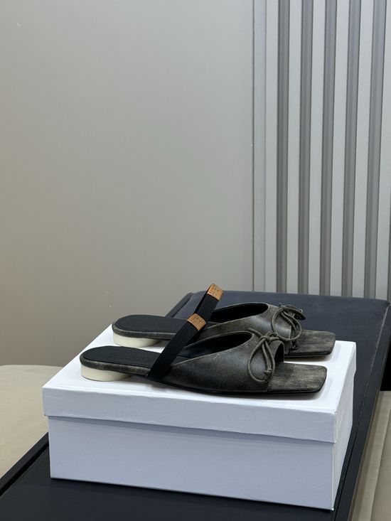 Maison Margiela Square Toe Bow Decor Mule Flats Elegant Versatile Footwear