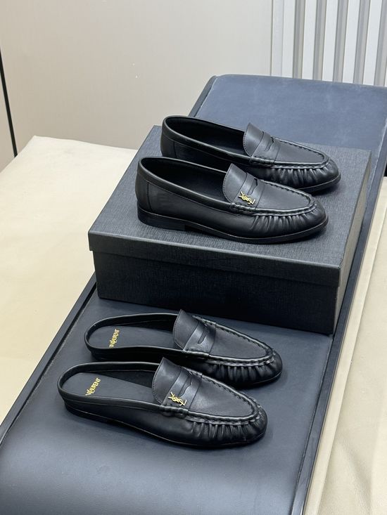 Yves Saint Laurent Pleated Leather Loafers for Everyday Wear