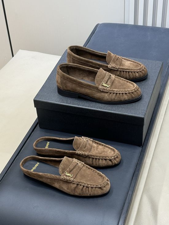 Yves Saint Laurent Pleated Leather Loafers for Everyday Wear