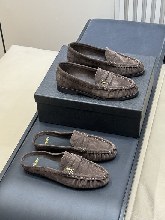 Yves Saint Laurent Pleated Leather Loafers for Everyday Wear