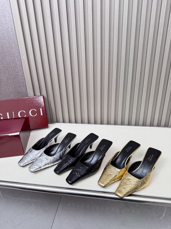 Gucci Elegant Sequined Low Heel Patent Leather Sandals