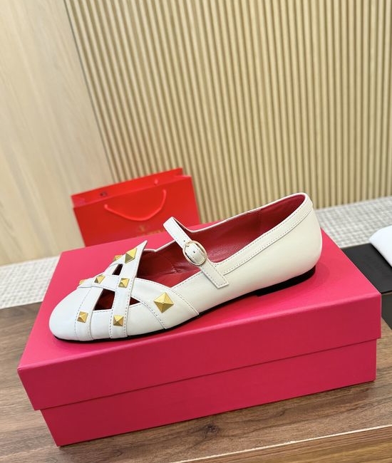 Valentino Pyramid Stud Hollow Out Mary Jane Flat Shoes