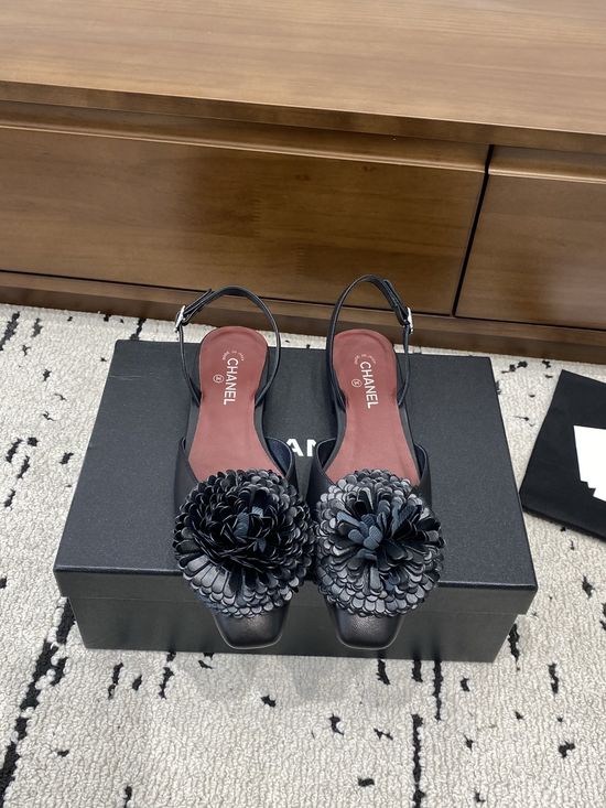 Chanel Retro Floral Decor Leather Low Heel Sandals