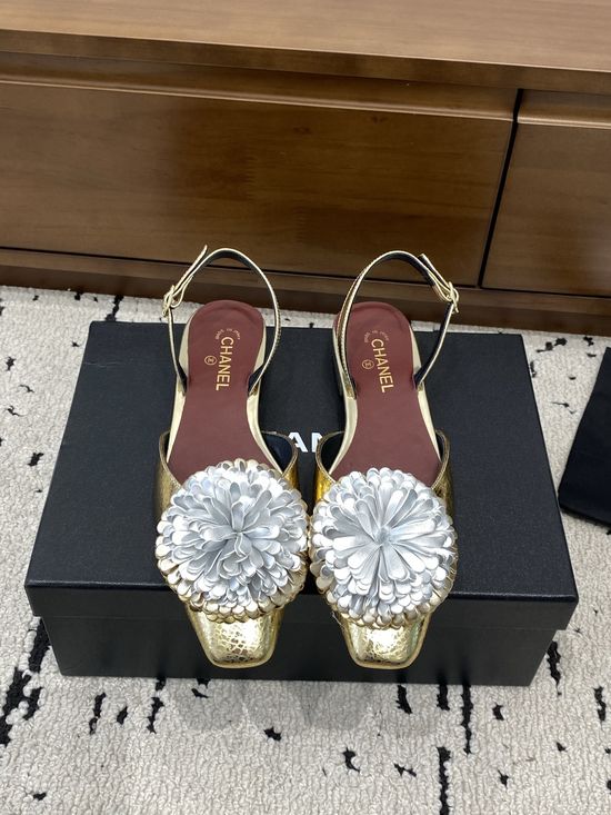 Chanel Retro Floral Decor Leather Low Heel Sandals