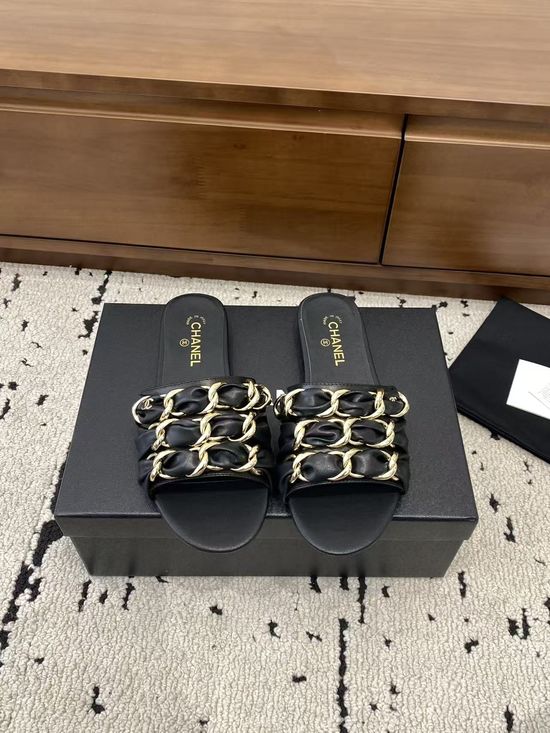Chanel Stylish Chain Decor Leather Slide Sandals