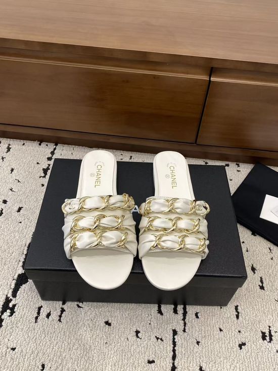 Chanel Stylish Chain Decor Leather Slide Sandals