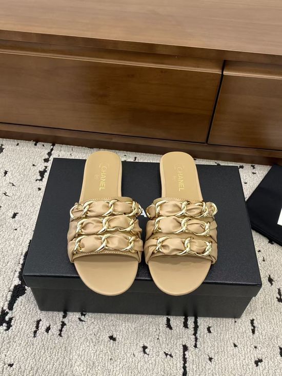 Chanel Stylish Chain Decor Leather Slide Sandals