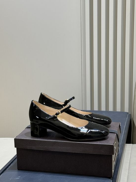 Gianvito Rossi Patent Mary Jane Low Heels Elegant Comfortable Daily Wear