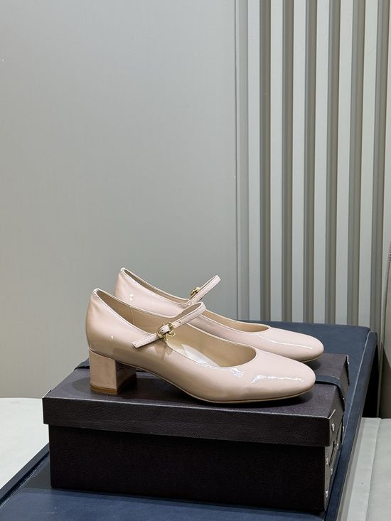 Gianvito Rossi Patent Mary Jane Low Heels Elegant Comfortable Daily Wear