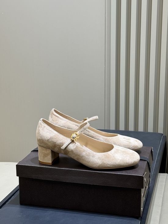 Gianvito Rossi Patent Mary Jane Low Heels Elegant Comfortable Daily Wear