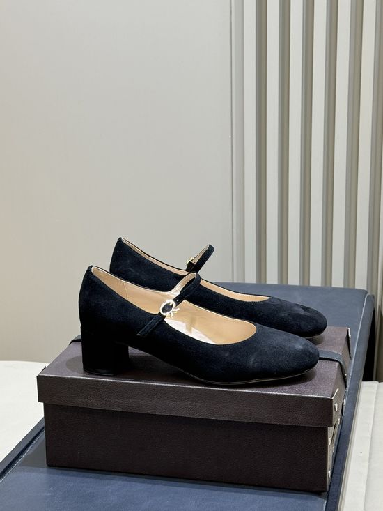 Gianvito Rossi Patent Mary Jane Low Heels Elegant Comfortable Daily Wear